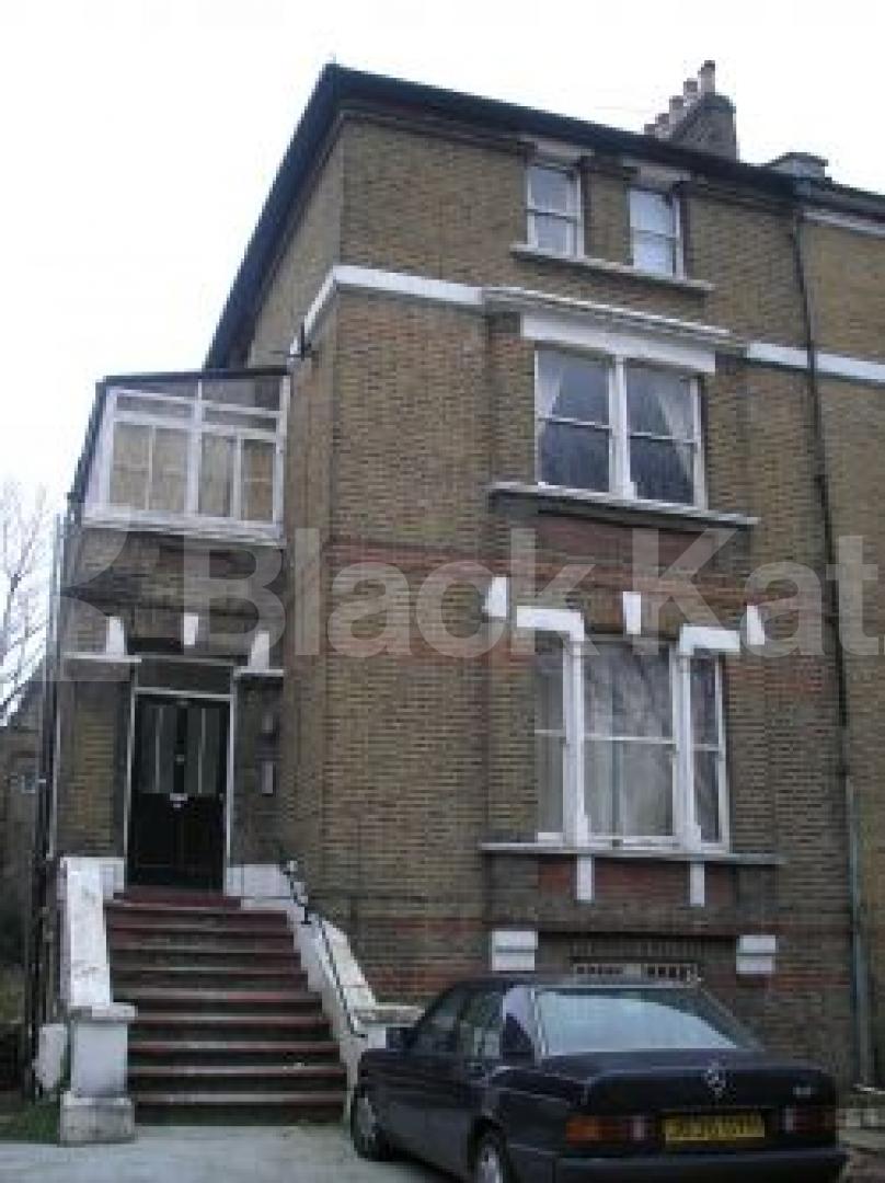 			3 Bedroom, 1 bath, 1 reception Flat			 Hillmarton Road, HILLMARTON CONSERVATION N7